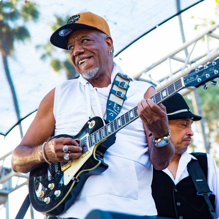 35142236_1819330914791515_4981378575425863680_o Guitar player